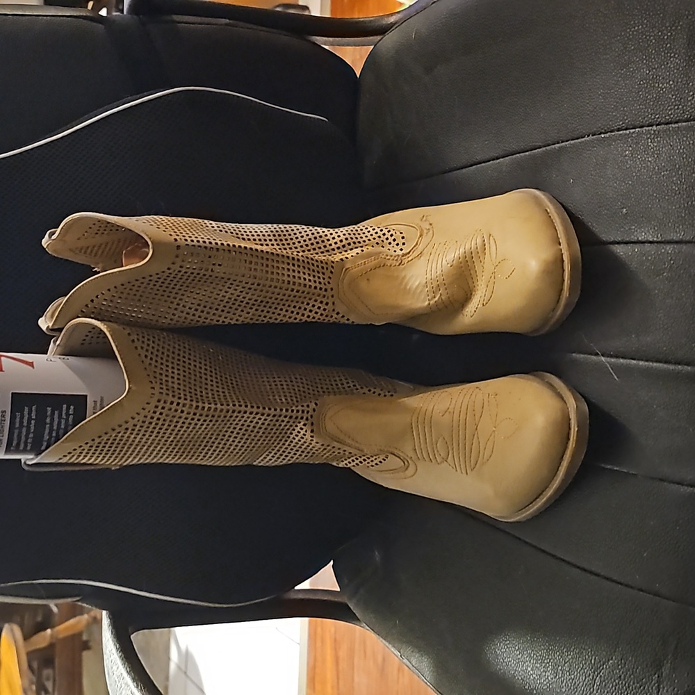Intaglia boots women's size 9.5